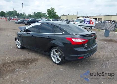 2012 Ford Focus Titanium z USA, uszkodzony, nr VIN 1FAHP3J24CL366021